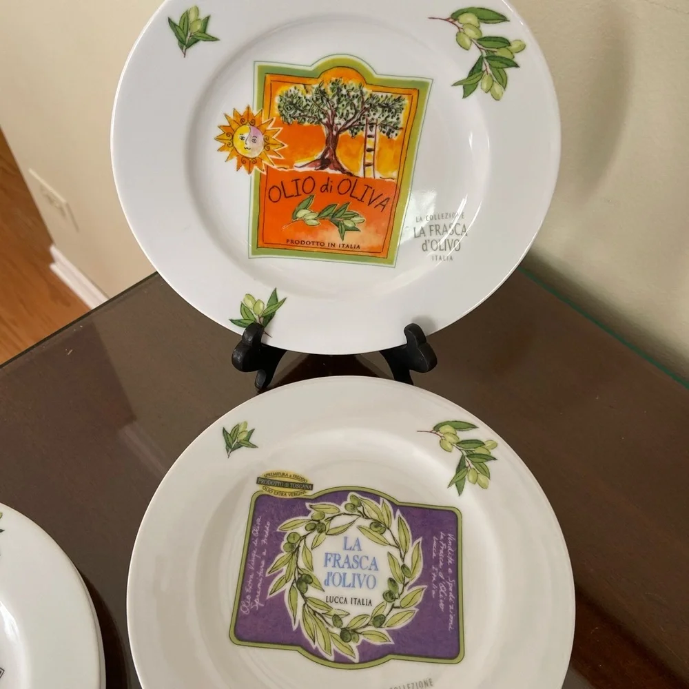 Crate and Barrel snack plates set of five 7 inch